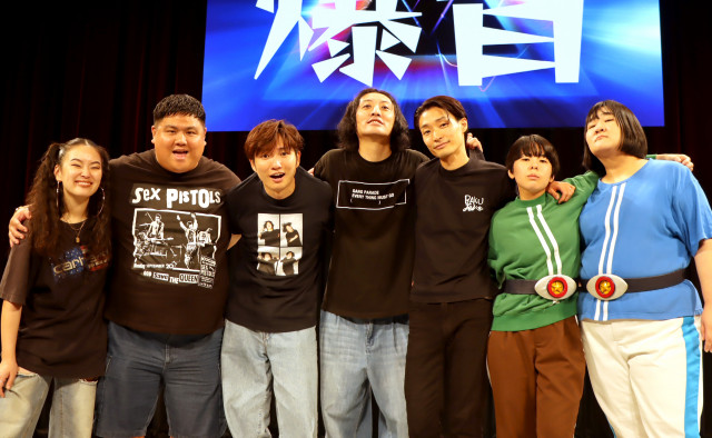 『マンゲキ10周年Premium Live「爆音」』囲み取材に応じた（左から）萌々、真べぇ、洲崎貴郁、爆ノ介、山田健人、誠、愛 （C）ORICON NewS inc.