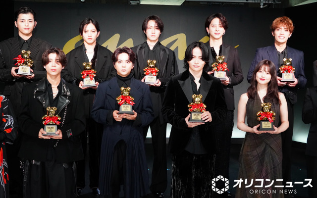 『anan AWARD 2025』授賞式に参加した（後列左から）篠塚大輝、猪俣周杜、橋本将生、寺西拓人、原嘉孝（前列左から）松島聡、佐藤勝利、菊池風磨、今田美桜 （C）ORICON NewS inc.