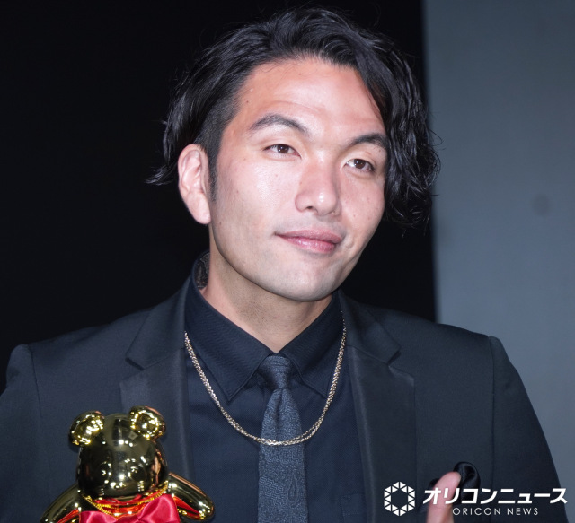 受賞に雄叫びをあげた見取り図・盛山晋太郎 （C）ORICON NewS inc.