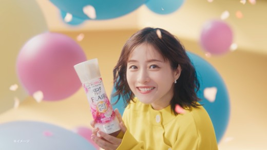 TVCM「アロマビーズ誕生（近日発売）」篇、「最高の香り体験（近日発売）」篇に出演する石原さとみ