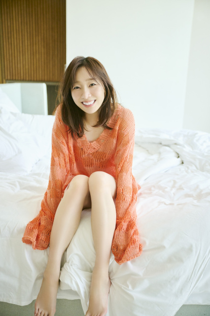 『須田亜香里 カレンダー』先行カット（C）熊木 優／講談社