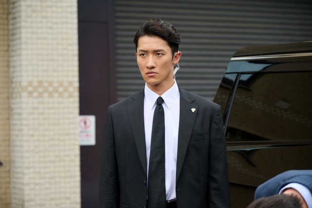 『恋する警護24時　season２』に出演するSnow Man・岩本照 （C）テレビ朝日