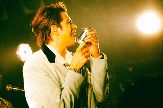 森崎ウィン、ツアー初日に届けた全力パフォーマンスと“愛”の夜　話題曲「初恋 (LOVE SONG)」も初生披露