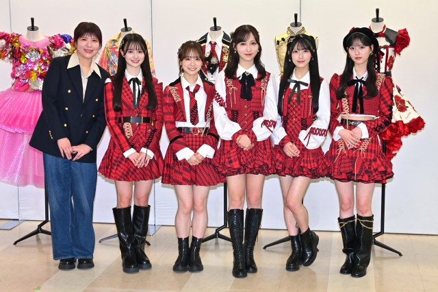 （『AKB48 大衣装展 -時代を彩った装跡-』メディア内覧会に登壇した左から）茅野しのぶ、伊藤百花、倉野尾成美、小栗有以、佐藤綺星、八木愛月 （C）ORICON NewS inc.