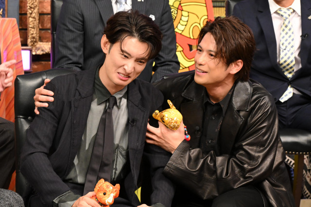 『しゃべくり007』に出演する（左から）向井康二、森崎ウィン（C）日本テレビ