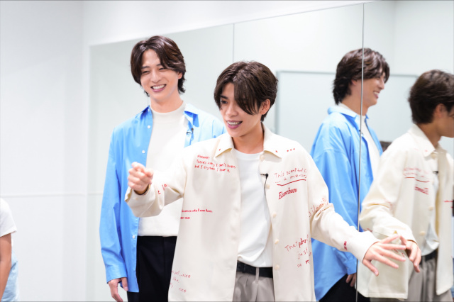 『timeleszファミリア』に出演するtimelesz（左から）寺西拓人、松島聡 （C）日本テレビ