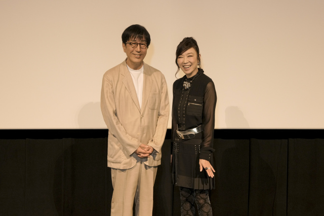 『爆音先行試聴会＆トークライブ』に登場した（左から）松任谷正隆、松任谷由実　写真：上飯坂一