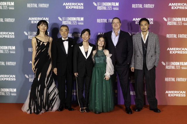 「ロンドン映画祭」に参加した映画『レンタル・ファミリー』 チーム（左から）山本真理、柄本明、HIKARI監督、ゴーマン シャノン 眞陽、ブレンダン・フレイザー、平岳大