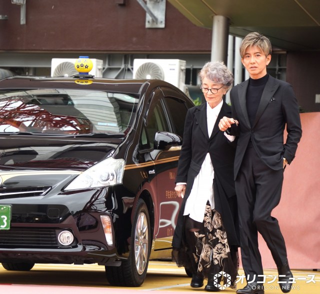 映画『TOKYOタクシー』タクシーセレモニーに登壇した（左から）倍賞千恵子、木村拓哉 （C）ORICON NewS inc.