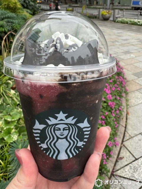 『アサイー ベリー フラペチーノ ブラックver. 』 （C）ORICON NewS inc.
