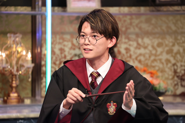 24日放送のフジテレビ系『酒のツマミになる話』に出演する松丸亮吾（C）フジテレビ