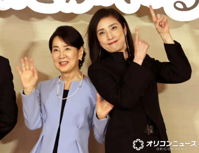 映画『てっぺんの向こうにあなたがいる』合同記者会見に出席した（左から）吉永小百合、天海祐希 （C）ORICON NewS inc.