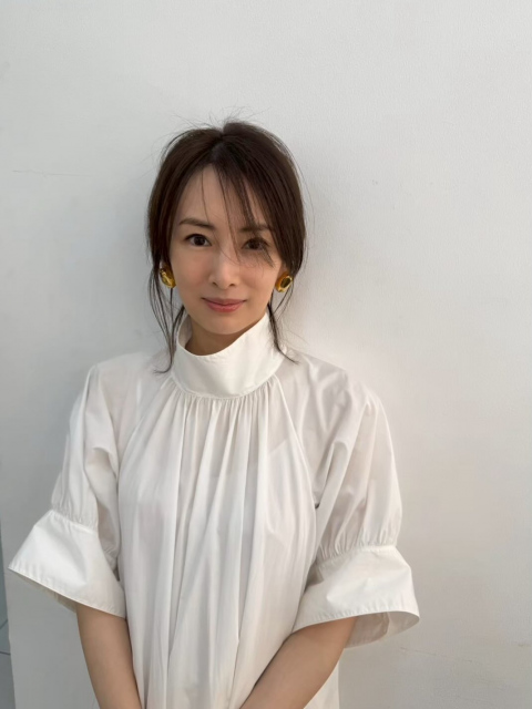 北川景子「『北川景子オフィシャルカレンダー2026』が12月20日に発売となります！」（写真はX ＠KKeiko_official より）