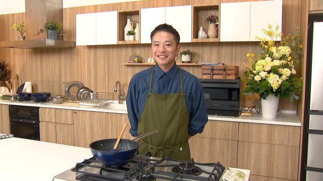 新番組『ぺこもぐキッチン』に出演する栗原心平氏(C)テレビ東京
