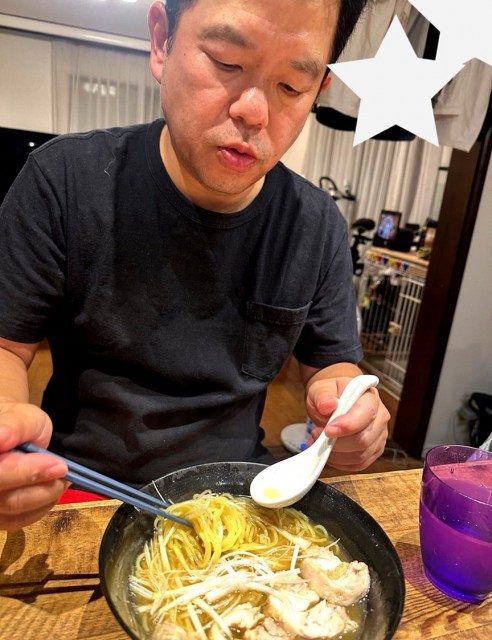 ダイアン・津田篤宏、自宅で本格ラーメンを作る(妻・りえさんの公式ブログより)