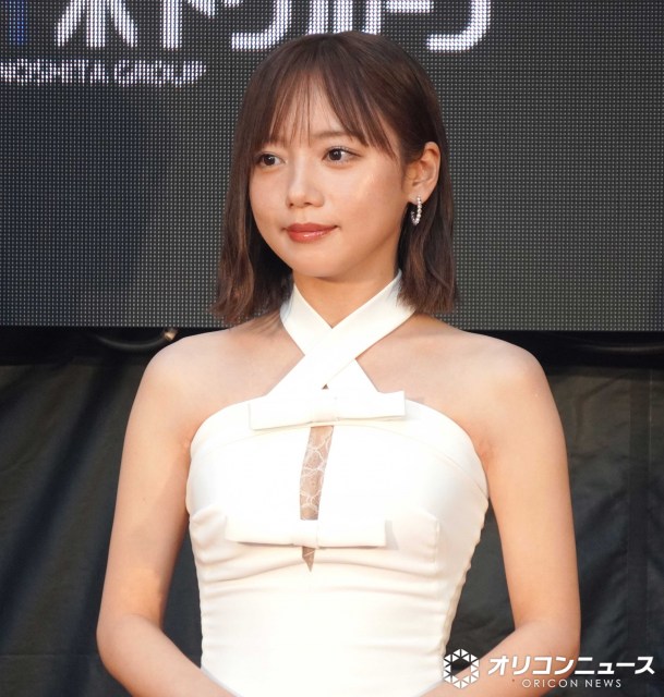 オフショル純白ドレスを身にまとった齊藤京子 (C)ORICON NewS inc.