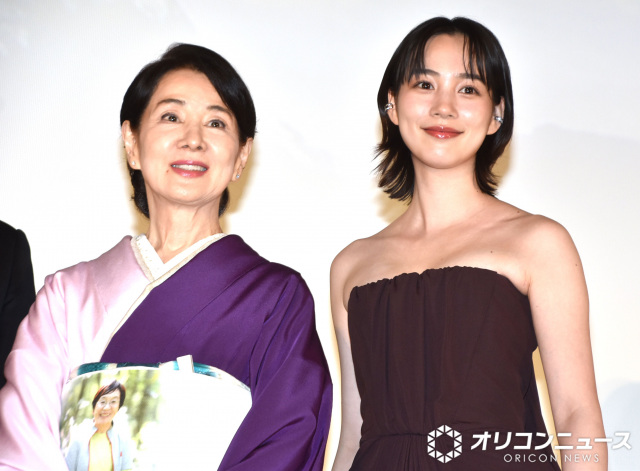 映画『てっぺんの向こうにあなたがいる』舞台あいさつに登壇した(左から)吉永小百合、のん (C)ORICON NewS inc.