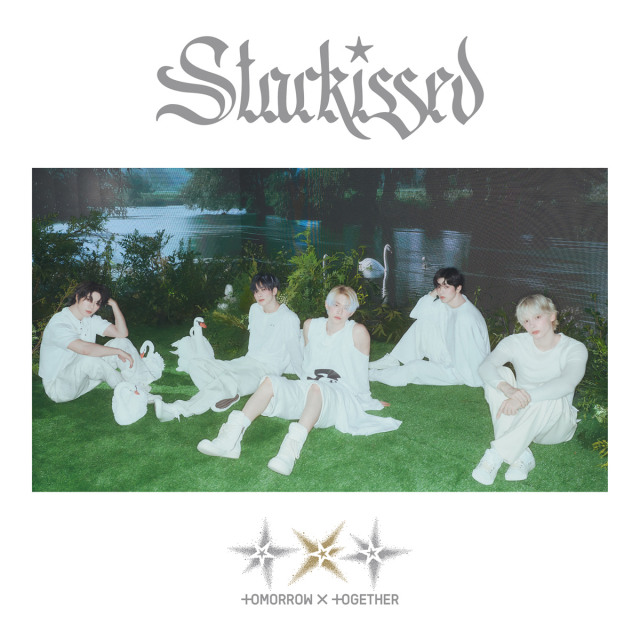 TOMORROW X TOGETHER『Starkissed』(発売元:ユニバーサル ミュージック/2025年10月22日発売) (P)&(C) BIGHIT MUSIC