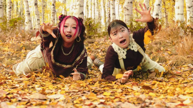 マクドナルド「三角チョコパイ ティラミス」新CMに出演したHANAのCHIKA、伊藤沙莉