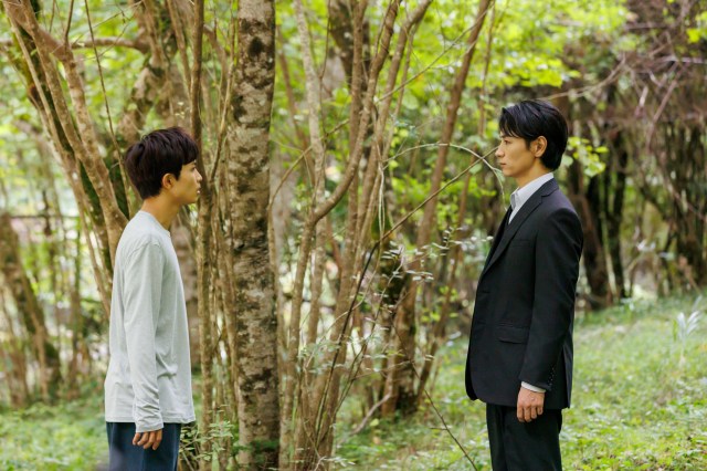 ドラマ『地獄は善意で出来ている』第3話に出演する(左から)草川拓弥、細田善彦 (C)カンテレ