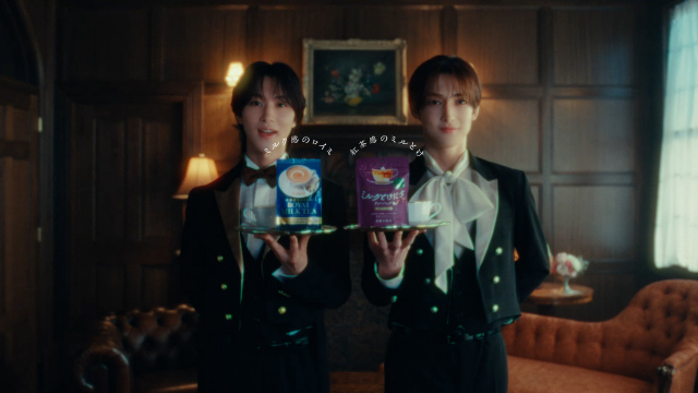 日東紅茶「ミルク溶けだすティーバッグ」「ロイヤルミルクティー」新CMに出演したROIROM