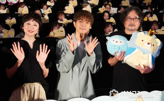 『映画 すみっコぐらし 空の王国とふたりのコ』公開初日舞台あいさつに登壇した(左から)本上まなみ、井ノ原快彦、イワタナオミ監督 (C)ORICON NewS inc.