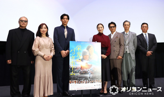 映画『栄光のバックホーム』舞台あいさつに登壇した（左から）秋山純監督、中井由梨子氏、松谷鷹也、鈴木京香、高橋克典、加藤雅也、金本知憲氏 （C）ORICON NewS inc.
