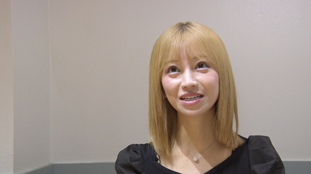 7日放送の『ダマってられない女たち』に出演した愛沢えみり（C）AbemaTV,Inc.