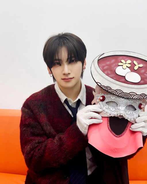 『覆面歌王』に出演した&TEAM・YUMA（C）YX LABELS