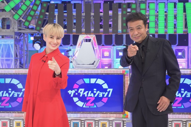 『ザ・タイムショックZ　～最強雑学クイズ王SP～』MCを務める（左から）ホラン千秋、中山秀征（C）テレビ朝日