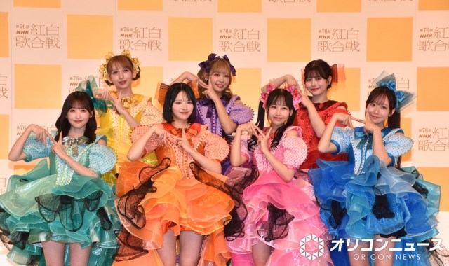 『第76回NHK紅白歌合戦』出場歌手発表会見に登壇したFRUITS ZIPPER（前列左から）櫻井優衣、鎮西寿々歌、松本かれん、真中まな（後列左から）早瀬ノエル、仲川瑠夏、月足天音 （C）ORICON NewS inc.