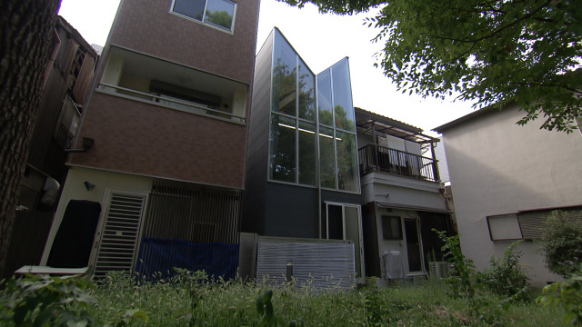 15日放送『住人十色』＝勝手に片付く仕組みを備えたＶ字型ハウス（C）MBS