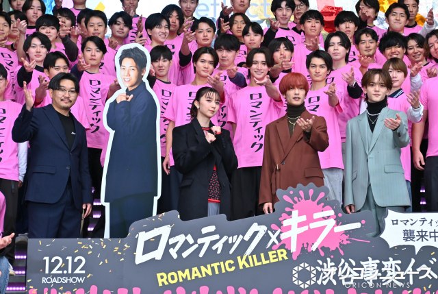 映画『ロマンティック・キラー』ロマンティック襲来イベント（左から）伊藤俊介、木村柾哉（パネル）、上白石萌歌、高橋恭平、中島颯太 （C）ORICON NewS inc.