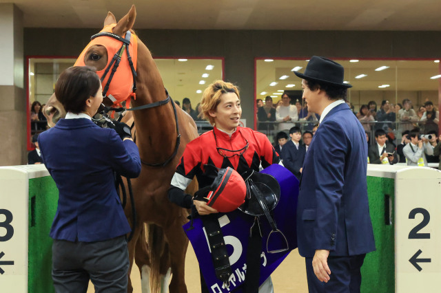 日曜劇場『ザ・ロイヤルファミリー』の場面カット （C）TBSスパークル／TBS