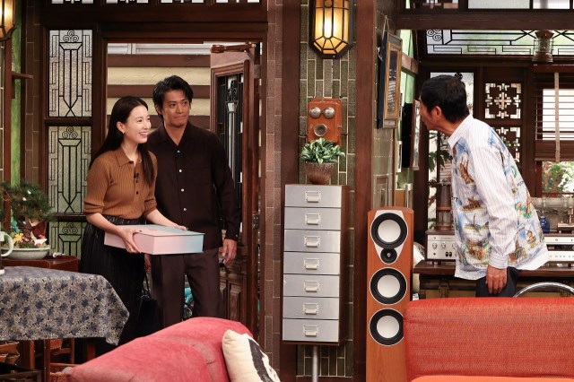 21日放送『さんまのまんま おしゃべり万博！開幕SP』（左から）ハン・ヒョジュ、小栗旬、明石家さんま（C）カンテレ