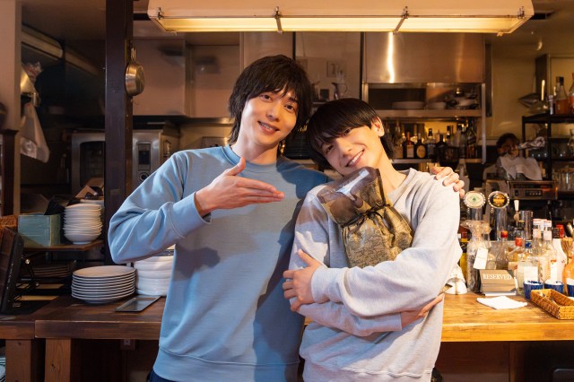 『UNREAL-不条理雑貨店-』染谷俊之＆小西詠斗クランクアップ （C）「UNREAL-不条理雑貨店-」製作委員会