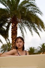 41歳・磯山さやか、ビキニ姿や艶やかなランジェリーカットなど