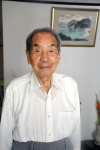 「短く散った特攻隊員の無念を忘れたことはない」と語る谷上幸男さん＝南さつま市坊津町坊
