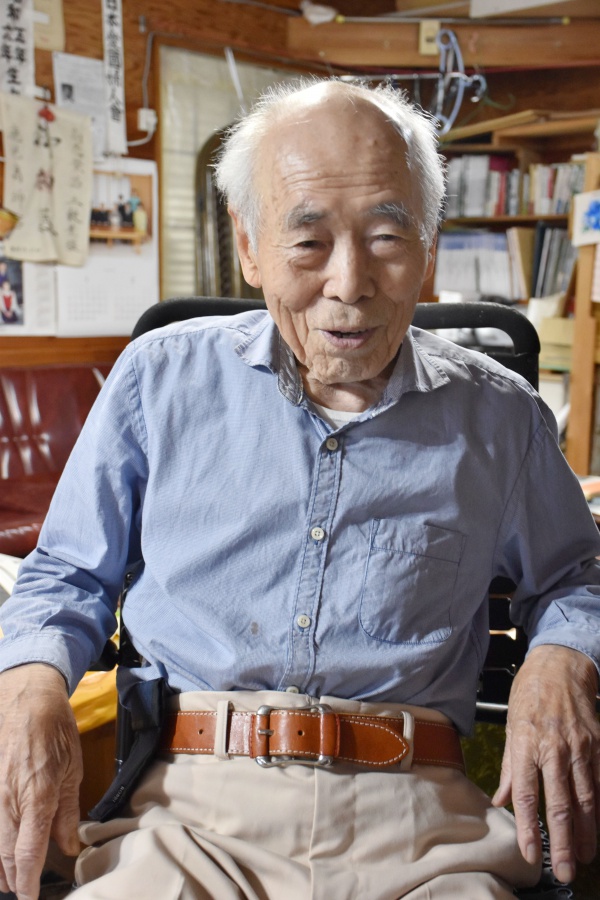 大連時代の思い出を語る池田國治さん＝霧島市隼人