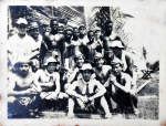 １９４２年、ラバウルの海軍飛行場に進出した航空母艦「瑞鶴」の整備科員（木之下茂道さん提供）