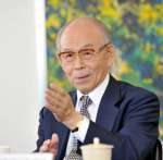 ノーベル物理学賞を受賞した赤﨑勇・名城大終身教授＝２０１２年４月、鹿児島市の南日本新聞社