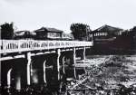 １９４０年頃の山田橋と旅館（右）＝姶良市歴史民俗資料館提供
