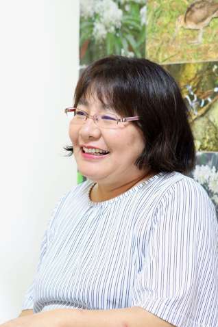 ＮＰＯ法人徳之島虹の会事務局長　美延睦美さん＝１０日、伊仙町