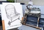 ひしゃげた状態で見つかった金属製の操縦席＝西之表市鴨女町