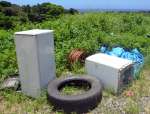 不法投棄された廃家電やタイヤ＝伊仙町
