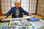 特攻仲間の写真や遺書の複写を前にする板津忠正さん＝愛知県犬山市の自宅