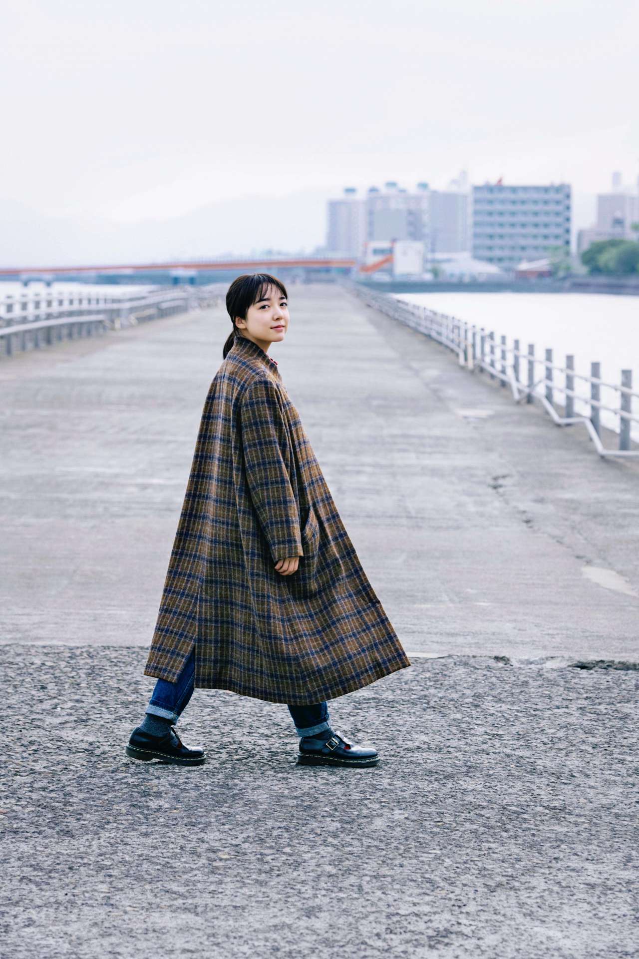 上白石萌音著「いろいろ」より＝（C）山本あゆみ