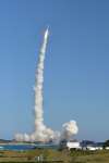 準天頂衛星初号機「みちびき」の後継機を載せ上昇するＨ２Ａロケット４４号機＝２６日午前１１時１９分、南種子町の種子島宇宙センター