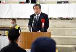 当選から一夜明け、畜産関係者らに感謝を述べる森山裕さん＝１日、霧島市隼人の姶良中央家畜市場