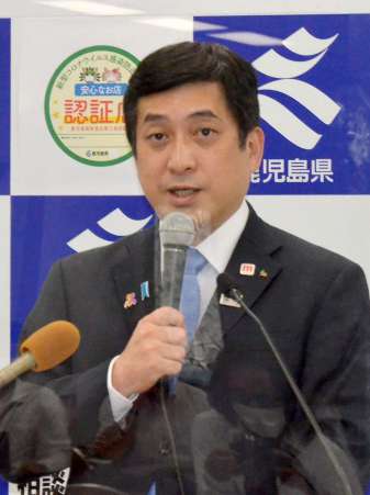 宮路拓馬氏の応援理由を説明する塩田康一知事＝２日、鹿児島県庁